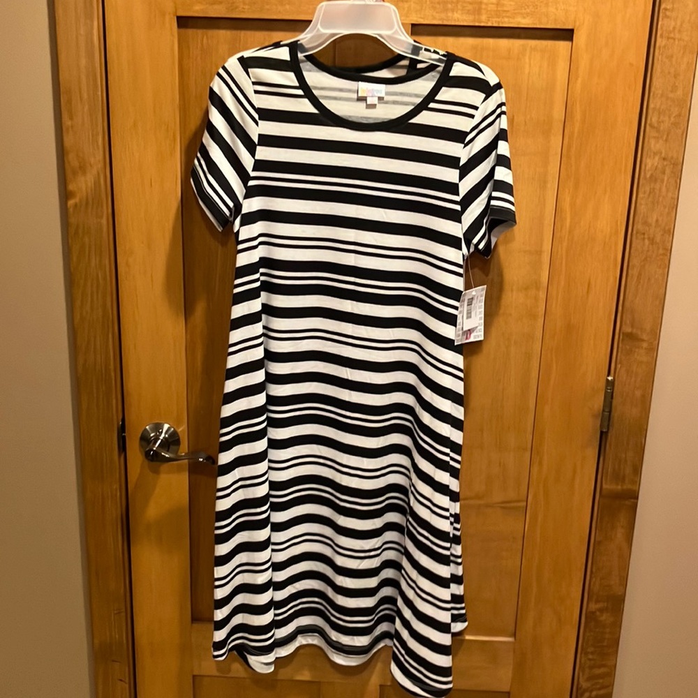 NWT LuLaRoe Jessie short sleeve swing dress Black & White Stripe with pockets